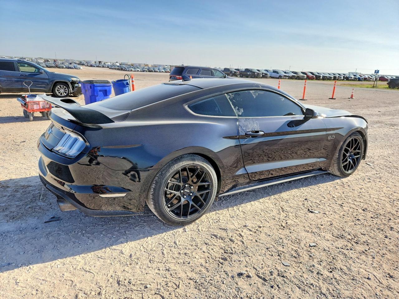 2021 Ford Mustang Gt - zdjęcie 3
