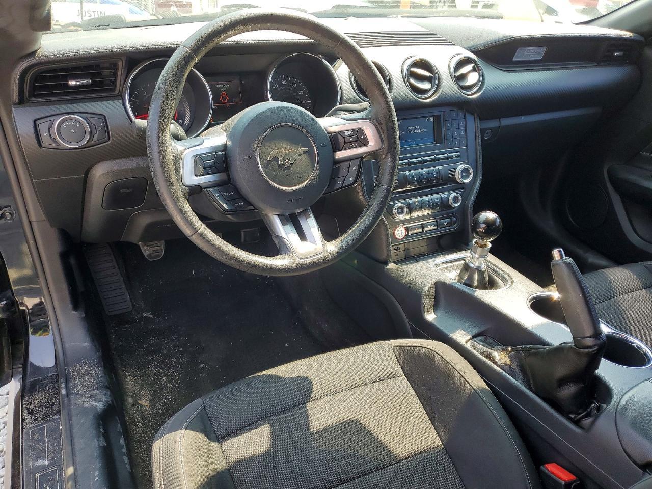 2017 Ford Mustang - zdjęcie 8