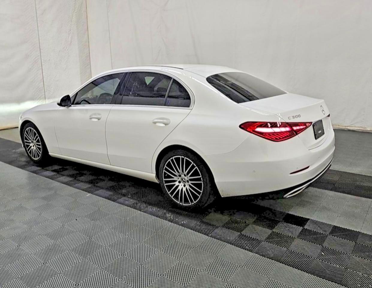 2023 Mercedes-Benz C 300 4Matic - zdjęcie 4