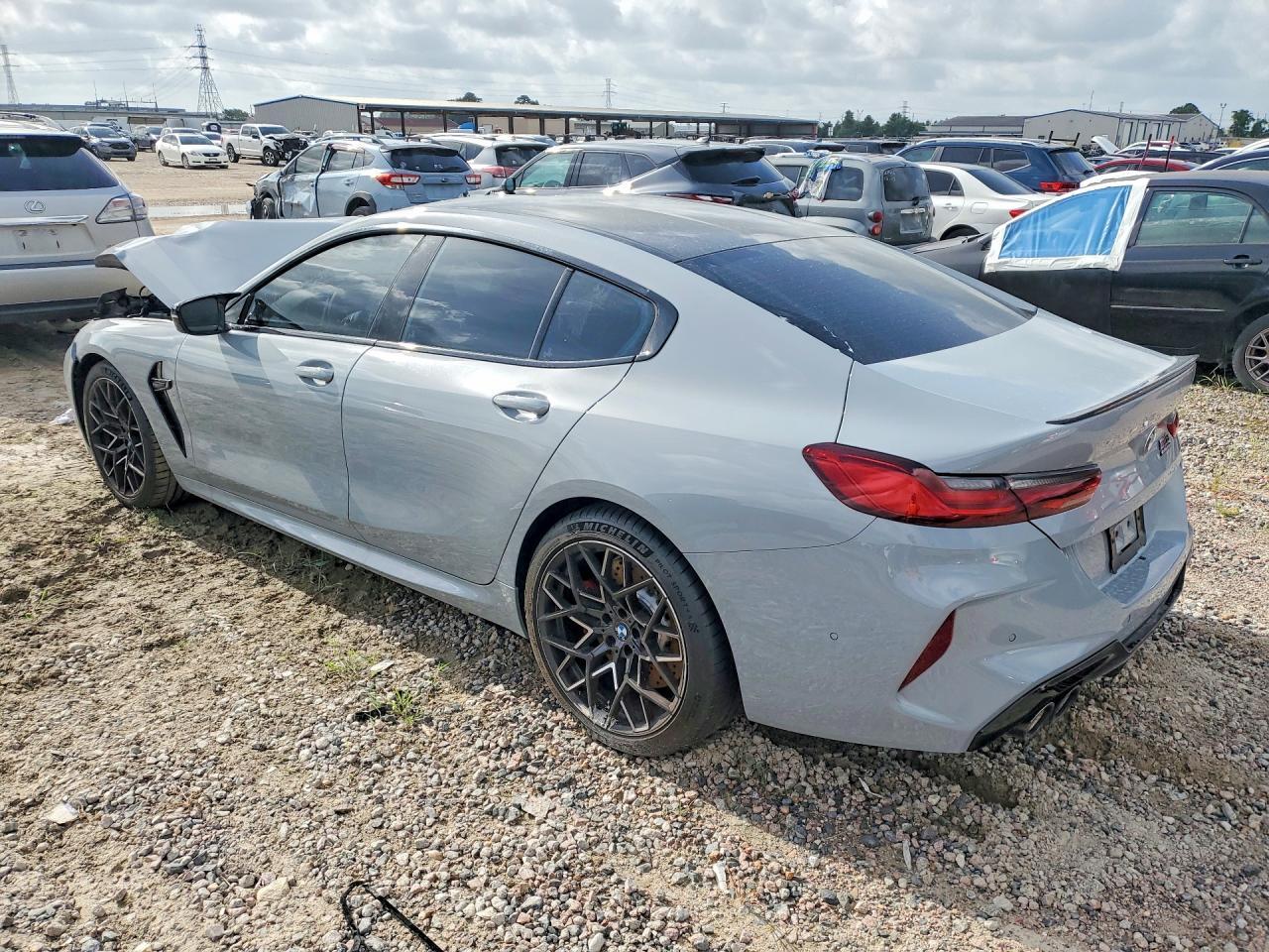 2025 BMW M8 - zdjęcie 2