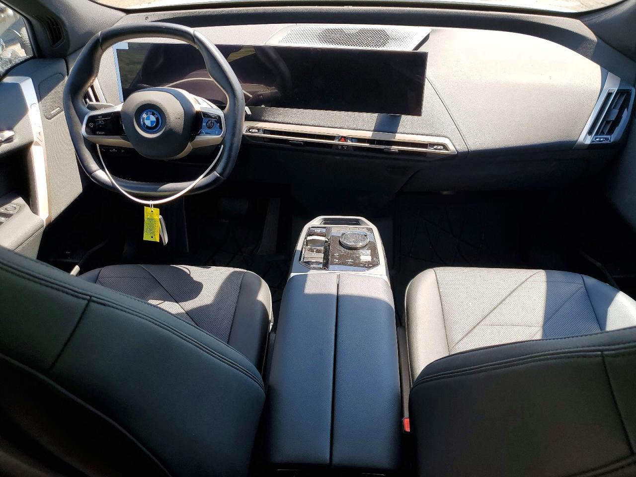 2024 BMW Ix xDrive50 - zdjęcie 8
