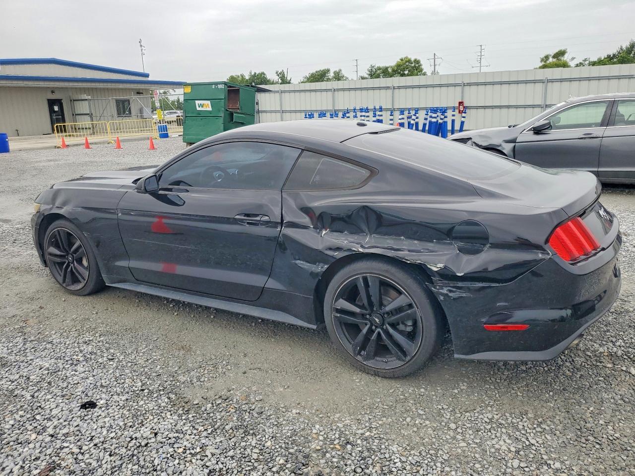 2017 Ford Mustang - zdjęcie 2