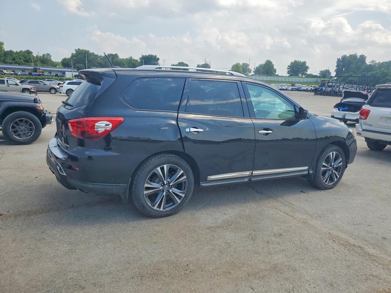 2017 Nissan Pathfinder Platinum - zdjęcie 3