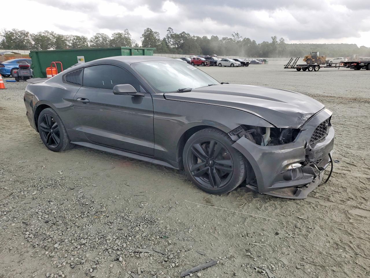 Ford Mustang - zdjęcie 4