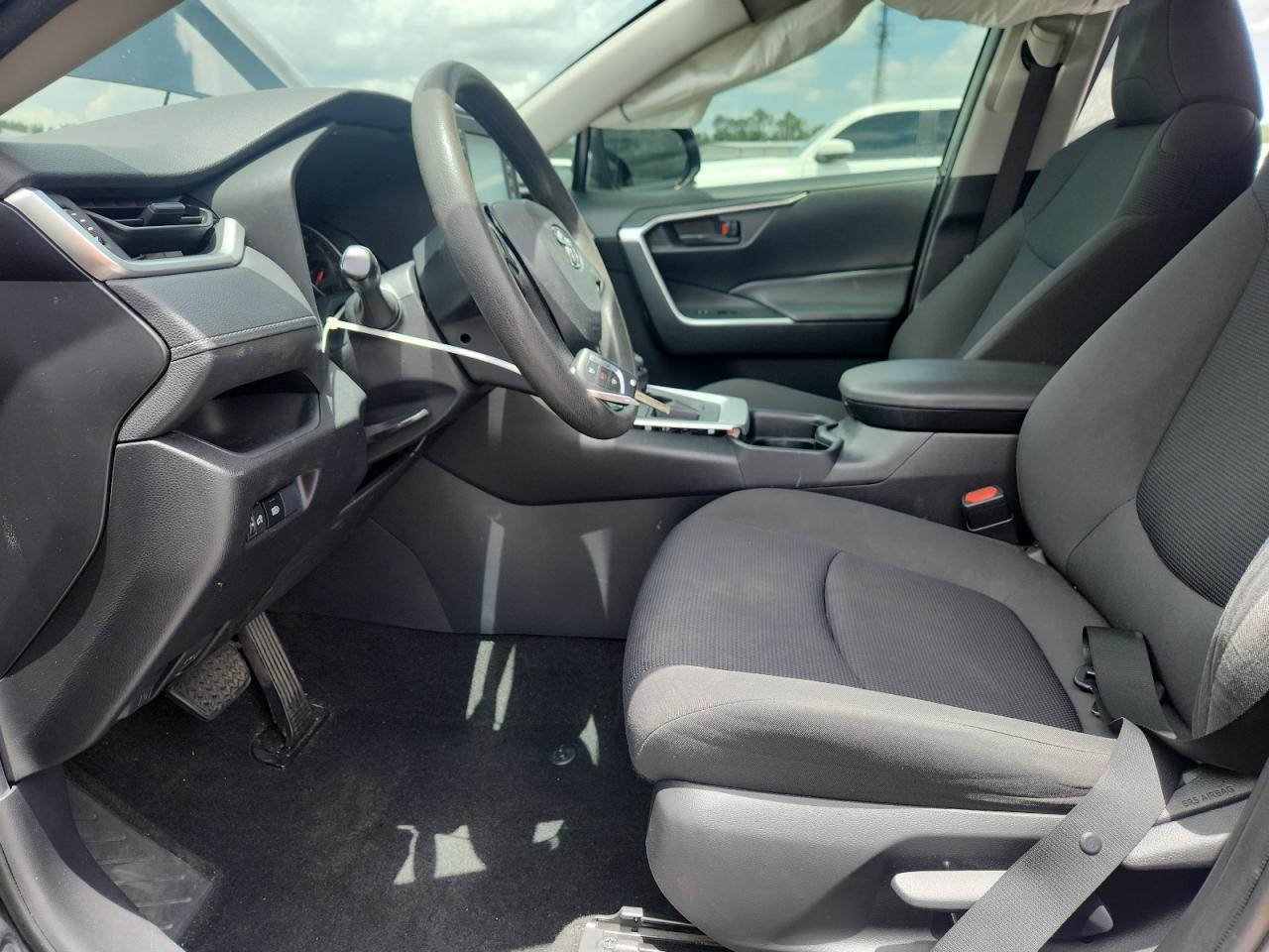 2019 Toyota Rav4 Le - zdjęcie 7