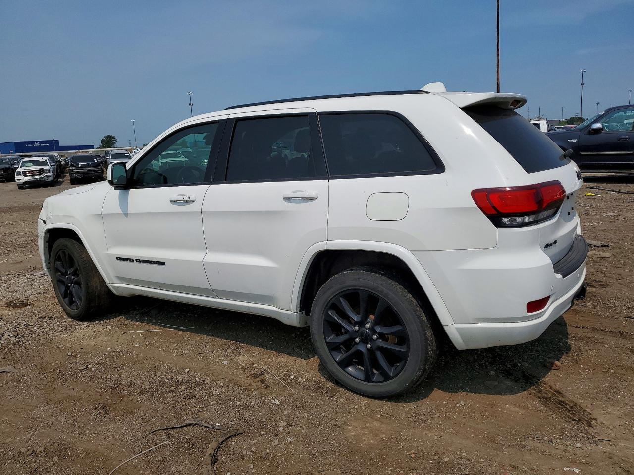 2021 Jeep Grand Cherokee Laredo - zdjęcie 2