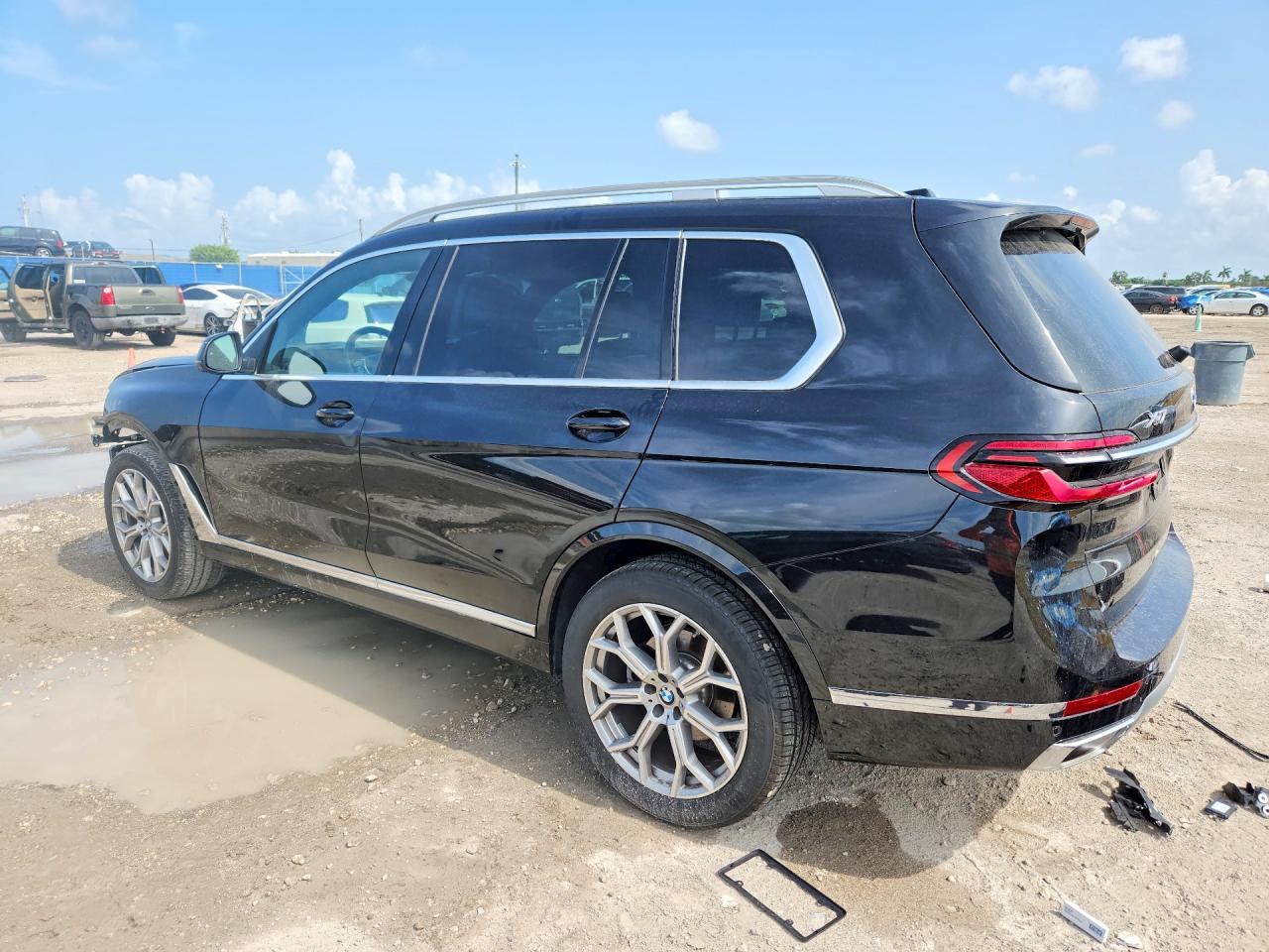 2025 BMW X7 xDrive40I - zdjęcie 2