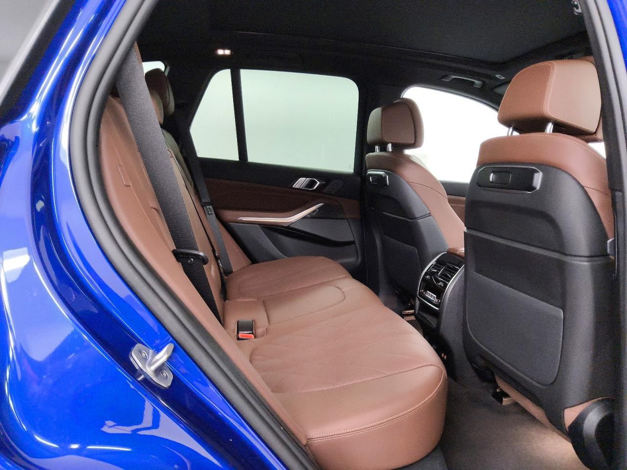 2026 BMW X5 M60I - zdjęcie 11