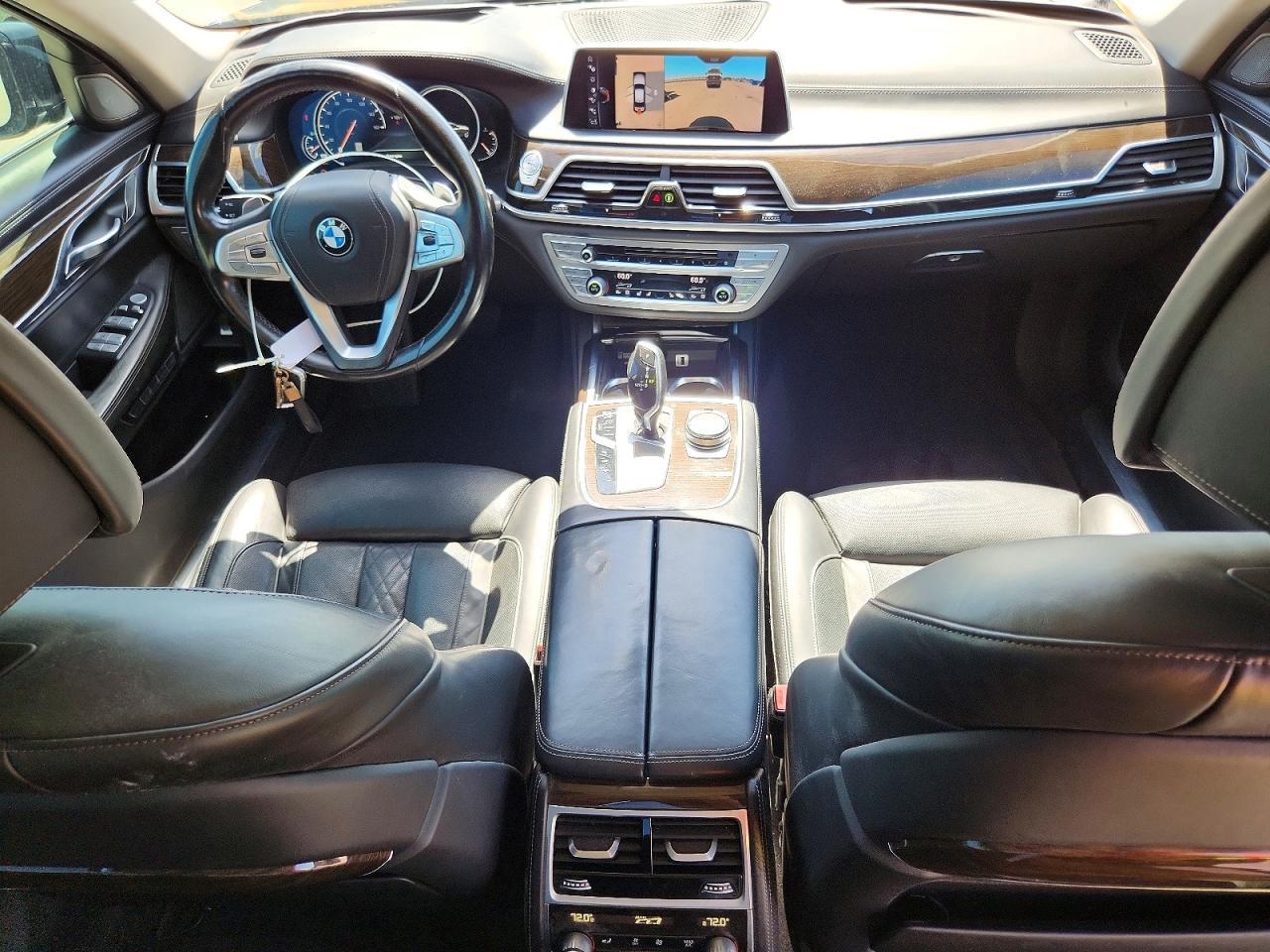 2016 BMW Seria 7 750i - zdjęcie 8