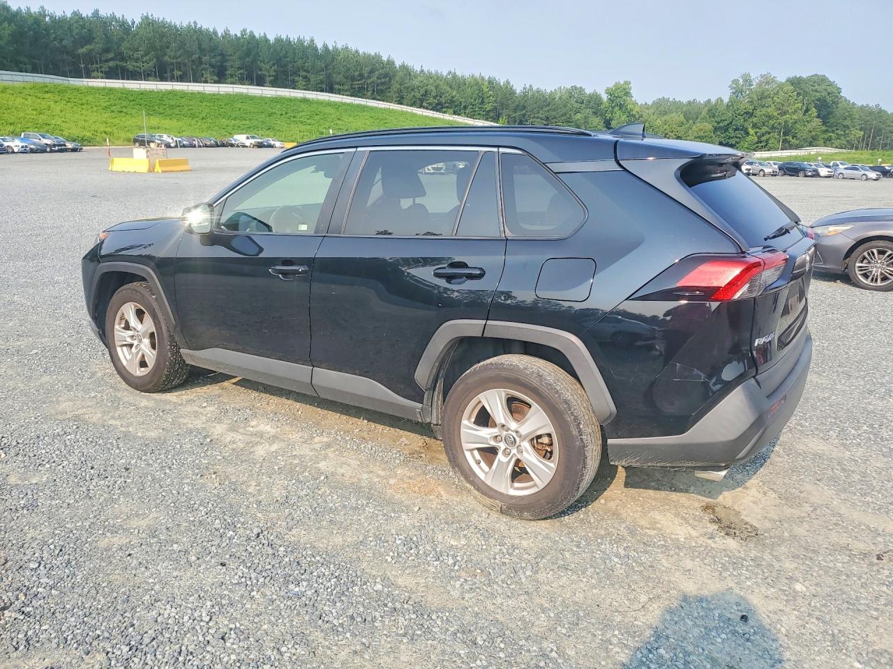 2019 Toyota Rav4 Xle - zdjęcie 2