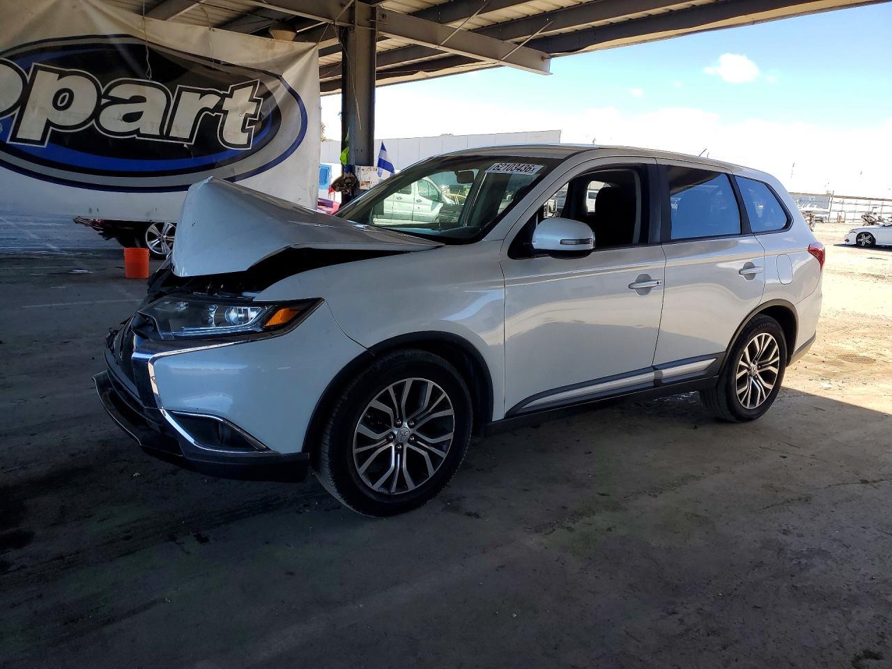 2016 Mitsubishi Outlander Se - zdjęcie główne