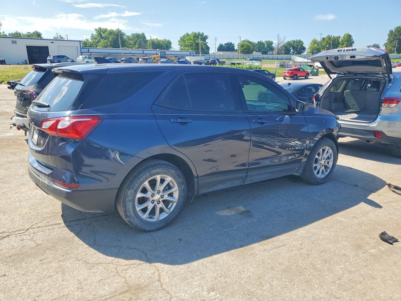 2018 Chevrolet Equinox Ls - zdjęcie 3