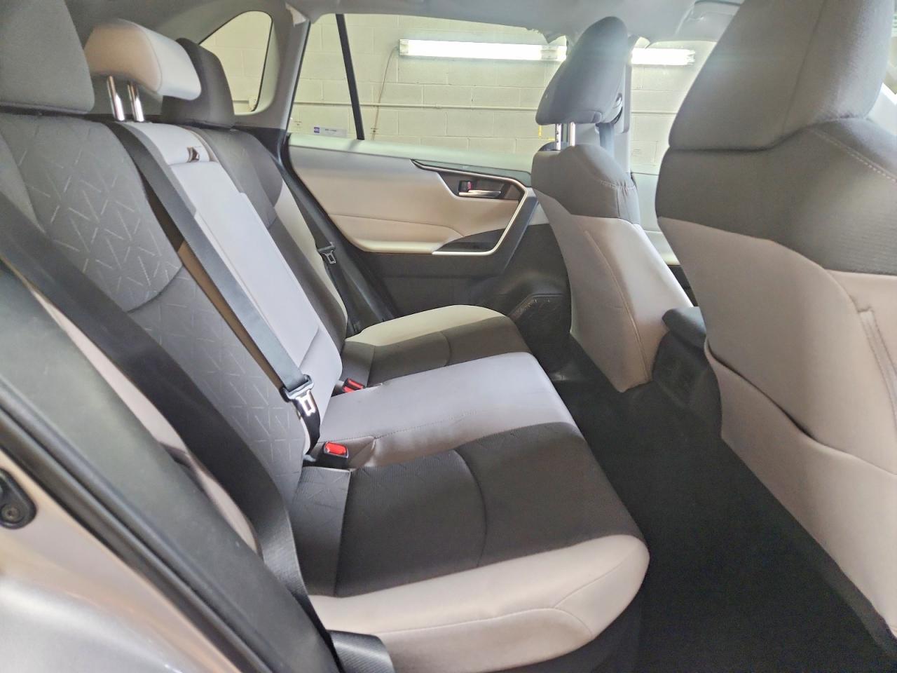 2021 Toyota Rav4 Hybrid Xle - zdjęcie 11