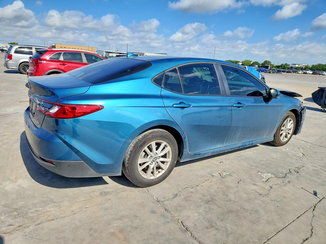 2025 Toyota Camry Le - zdjęcie 3