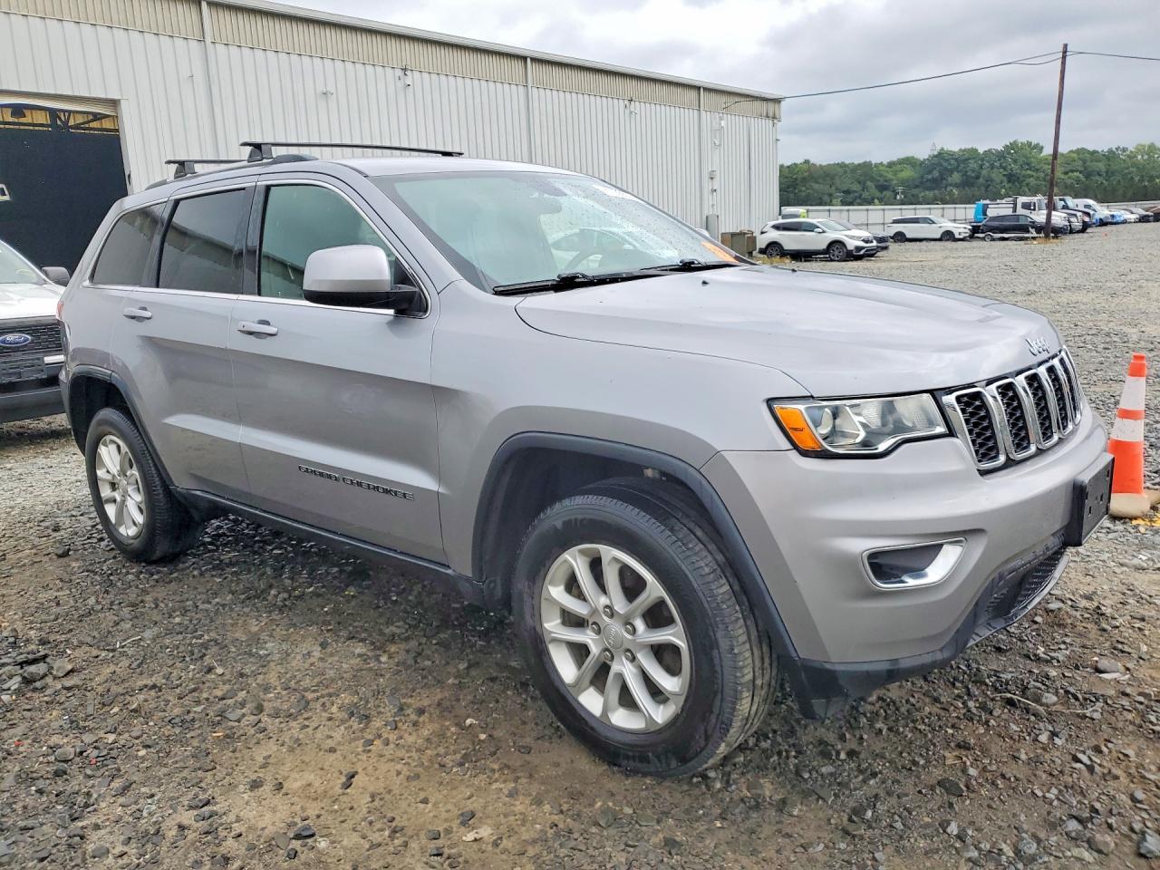 2021 Jeep Grand Cherokee Laredo - zdjęcie 4