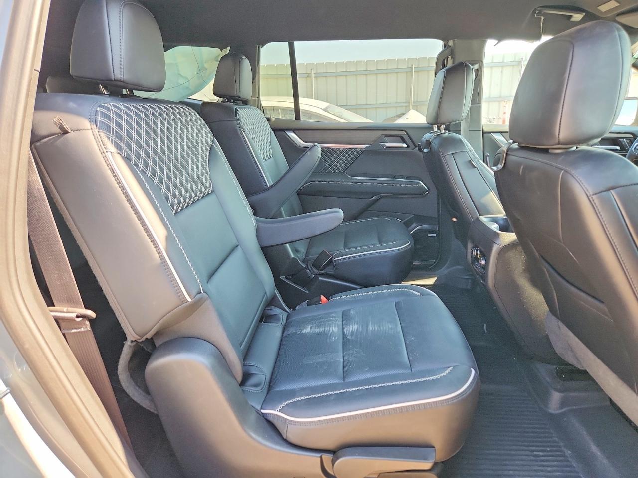 2025 GMC Acadia Denali - zdjęcie 11