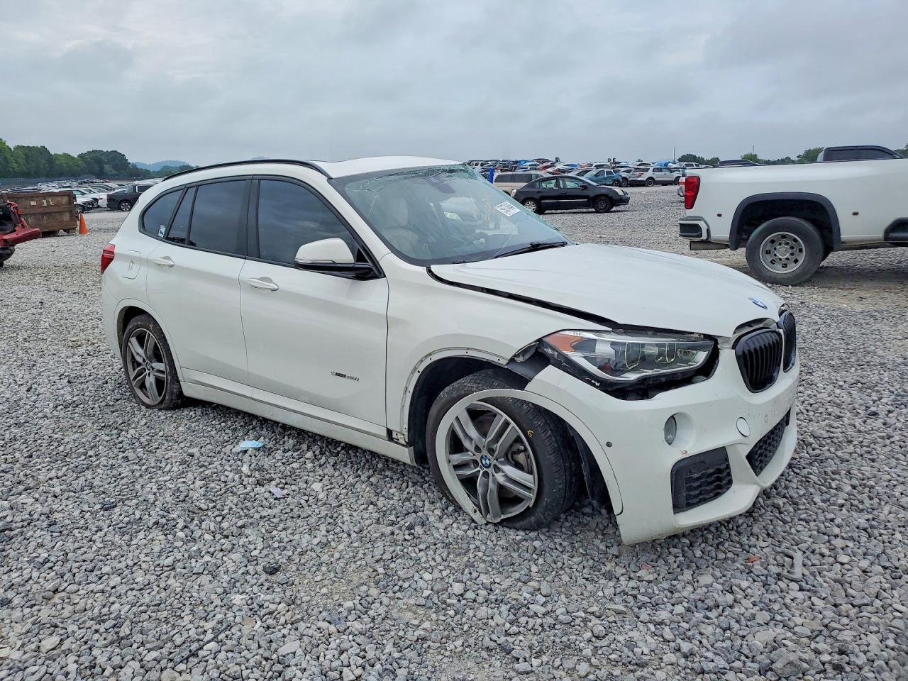 2017 BMW X1 Sdrive28I - zdjęcie 4