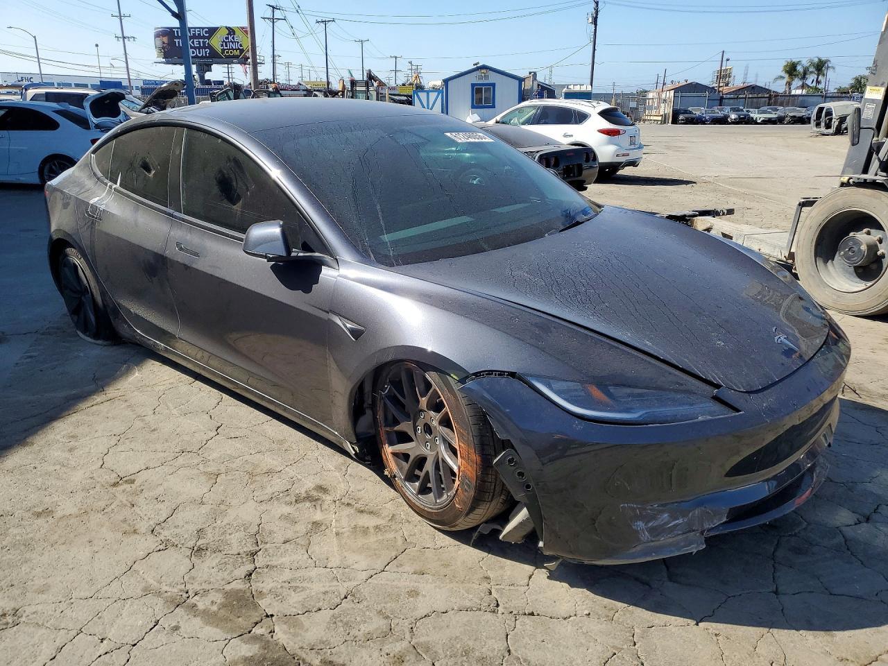2025 Tesla Model 3 - zdjęcie 4