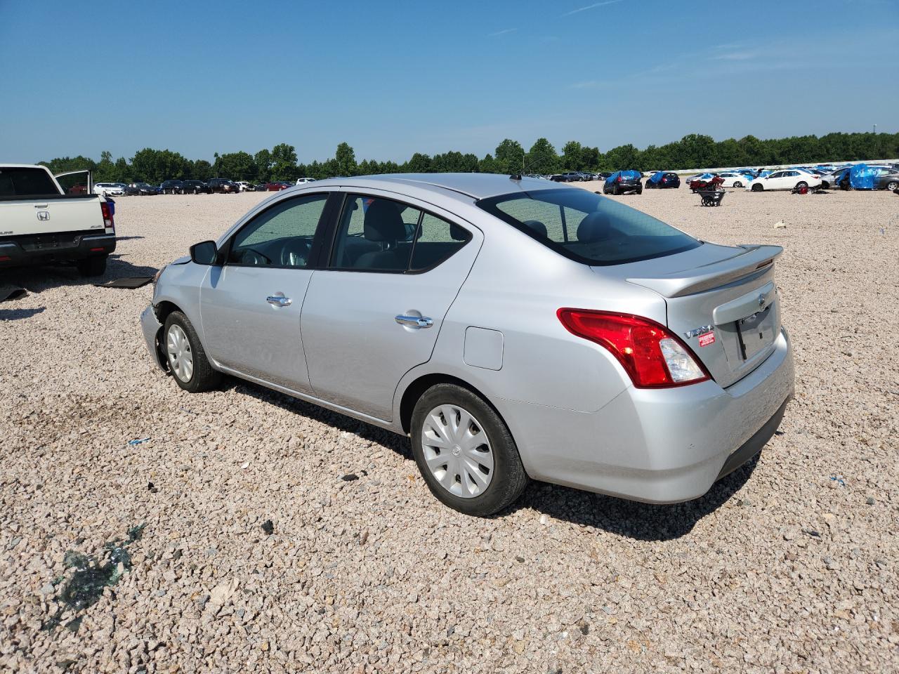 2019 Nissan Versa Sv - zdjęcie 2