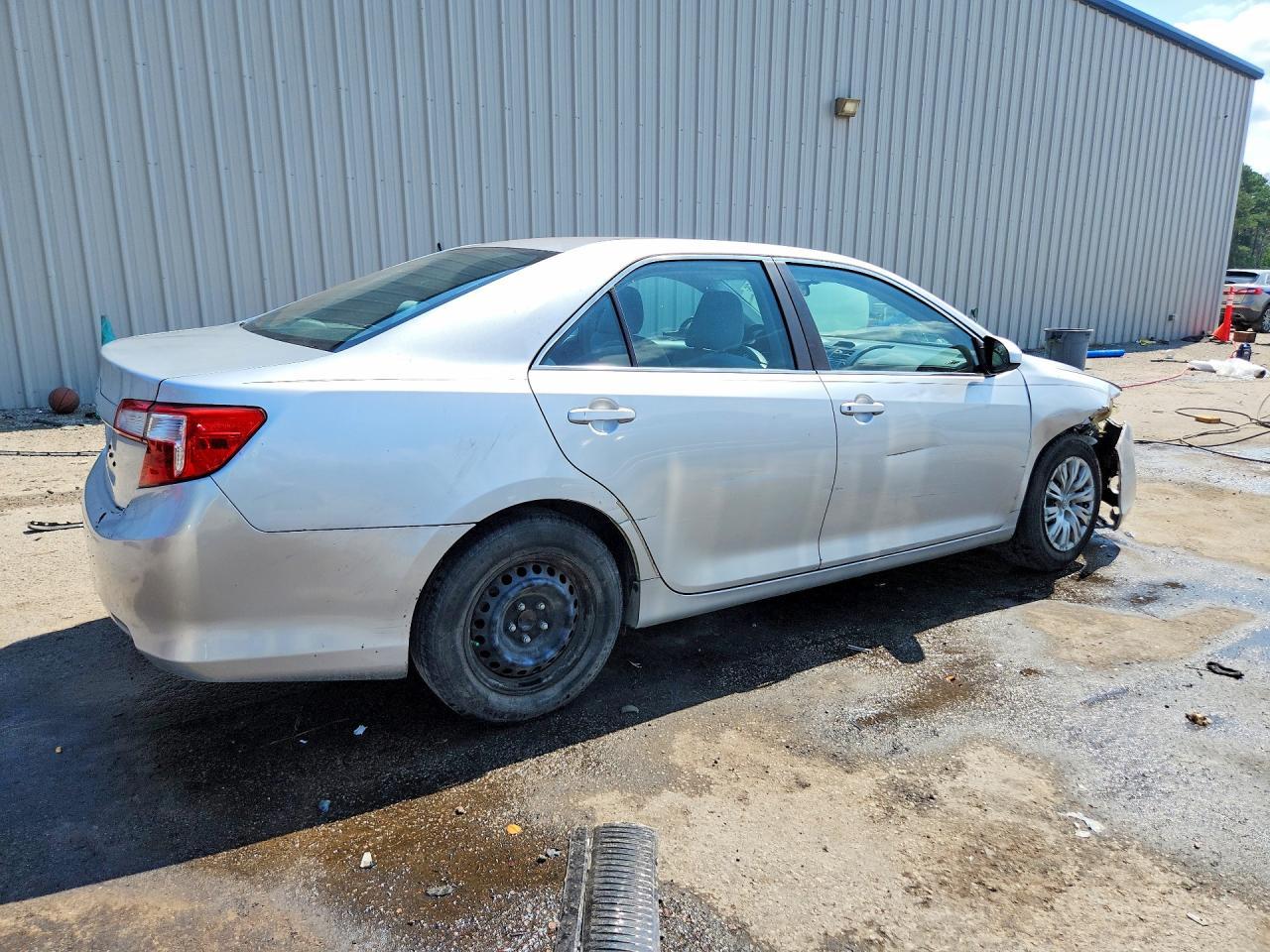 2014 Toyota Camry L - zdjęcie 3