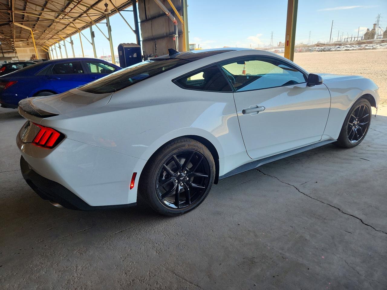2025 Ford Mustang - zdjęcie 3
