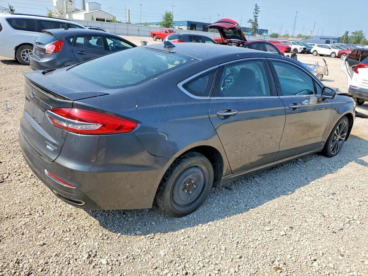 2020 Ford Fusion Titanium - zdjęcie 3