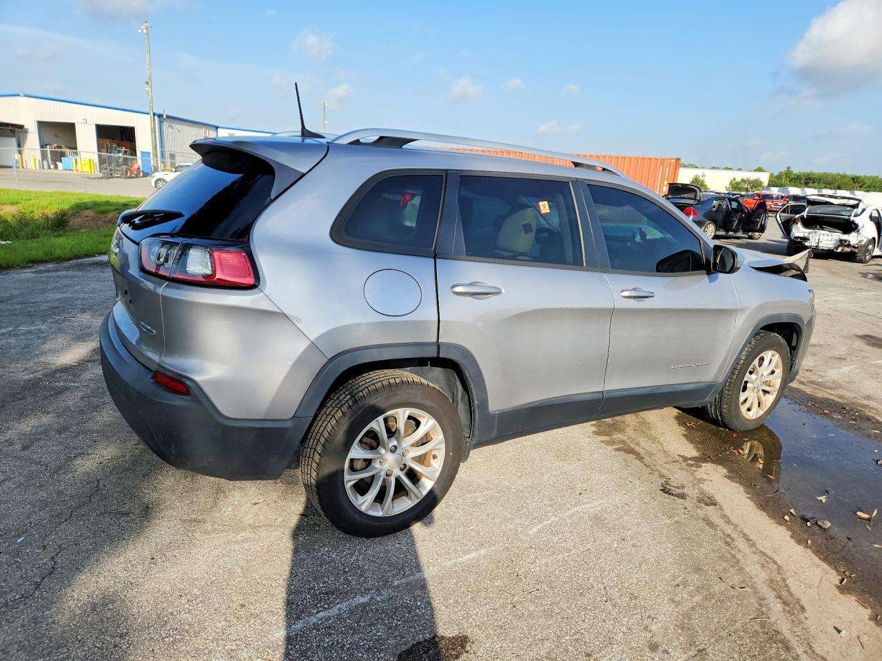 2020 Jeep Cherokee Latitude - zdjęcie 3