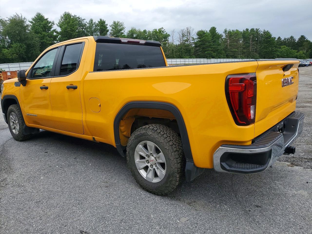 2021 GMC Sierra C1500 - zdjęcie 2