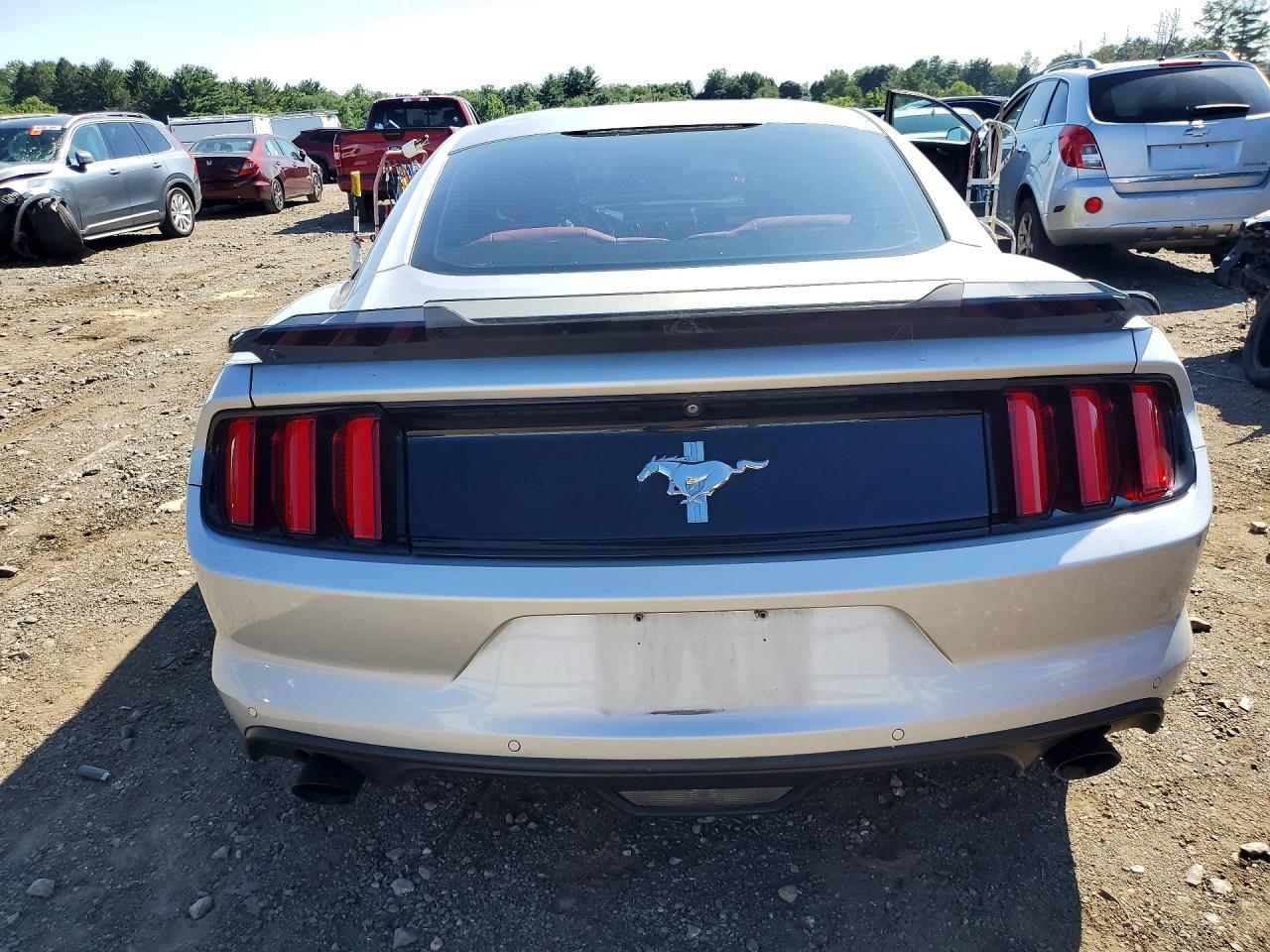 2016 Ford Mustang - zdjęcie 6