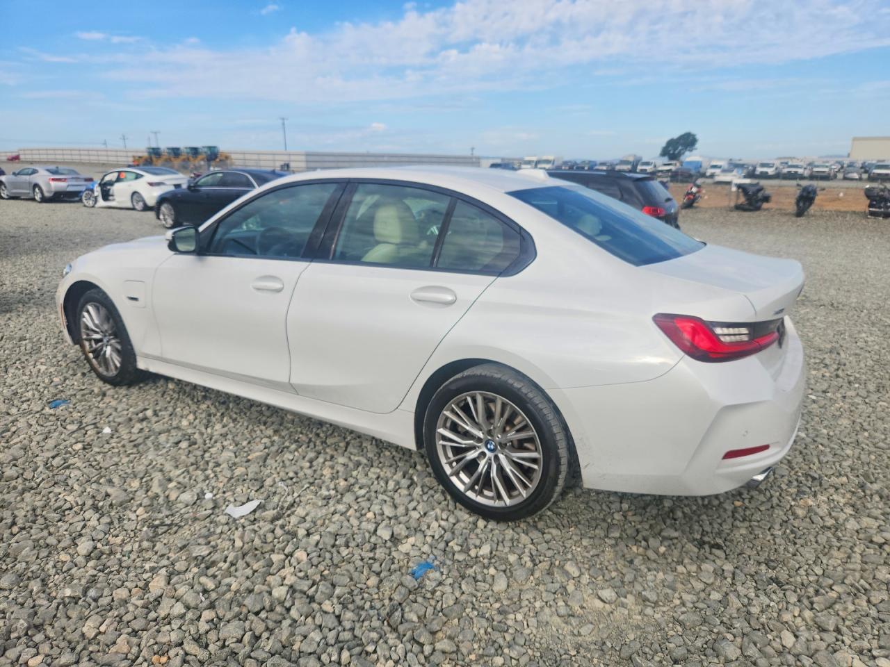 2023 BMW 330Xe - zdjęcie 2