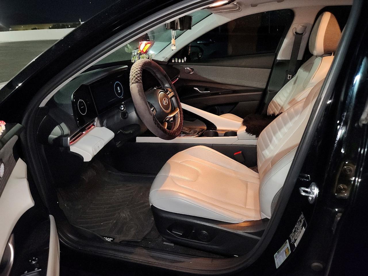 2025 Hyundai Elantra Limited - zdjęcie 7