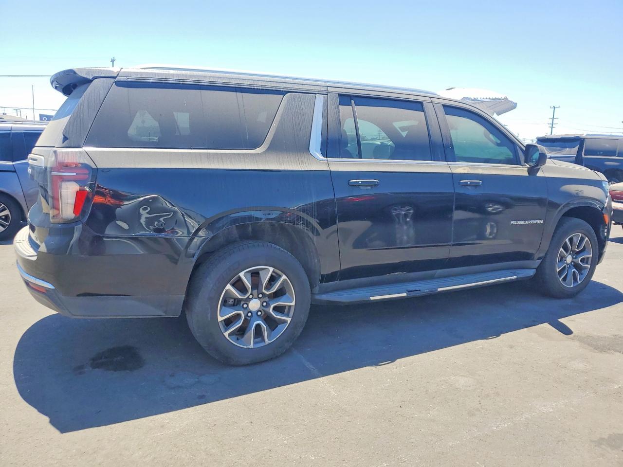 2022 Chevrolet Suburban C1500 Lt - zdjęcie 3