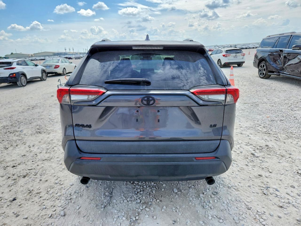 2021 Toyota Rav4 Le - zdjęcie 6