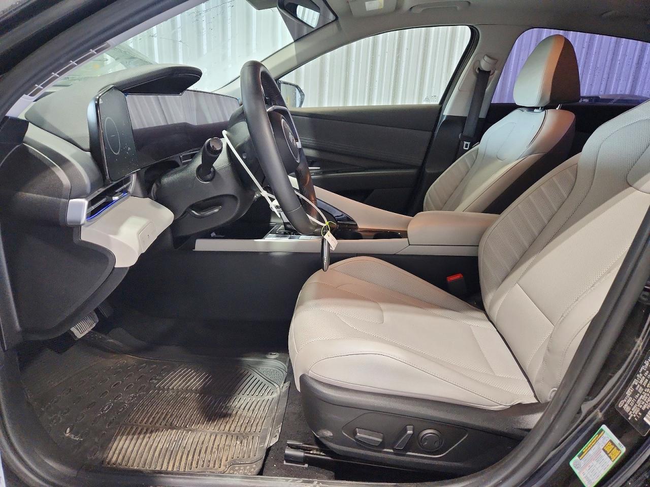 2025 Hyundai Elantra Limited - zdjęcie 7