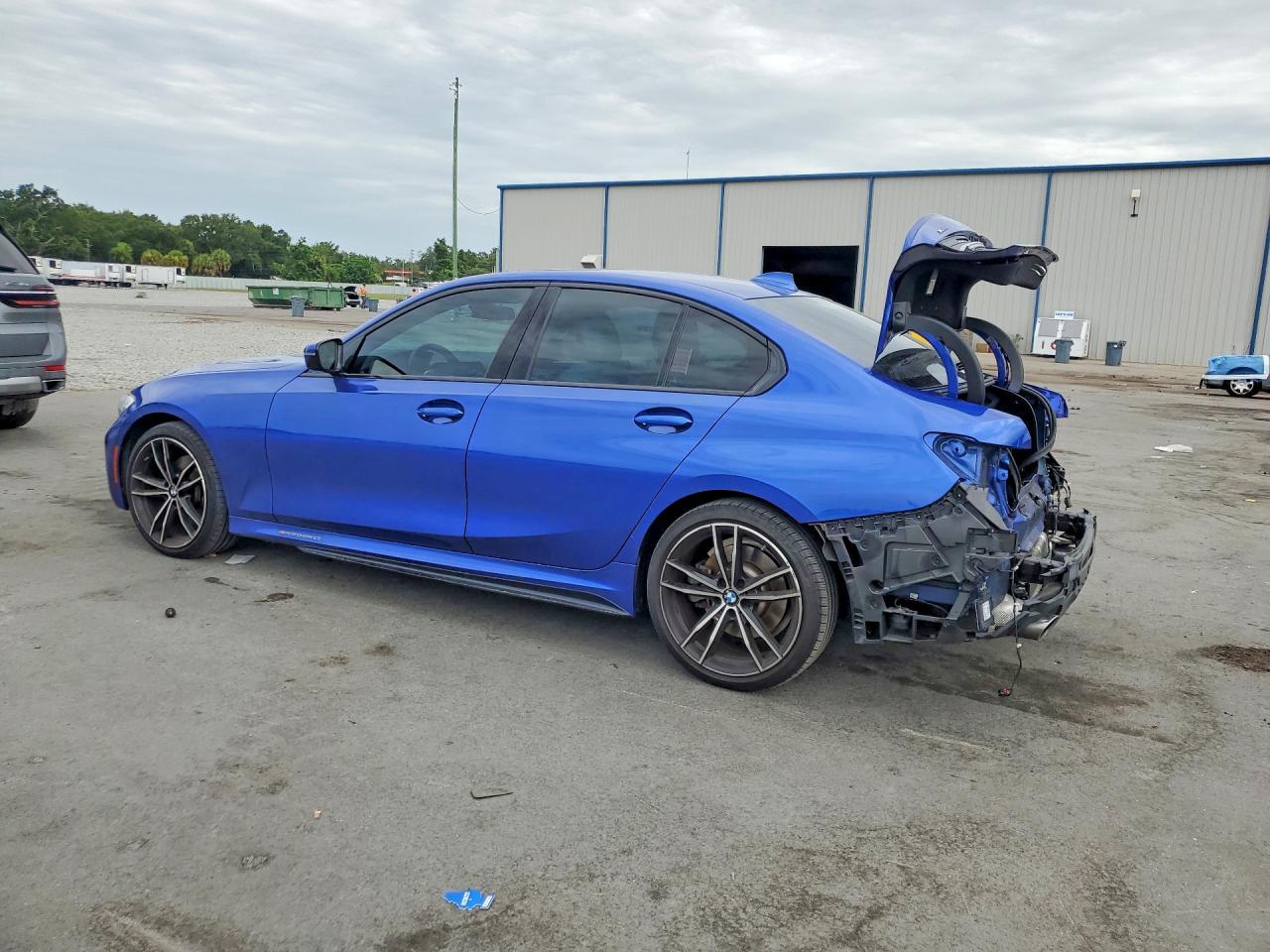 2020 BMW Seria 3 330i - zdjęcie 2