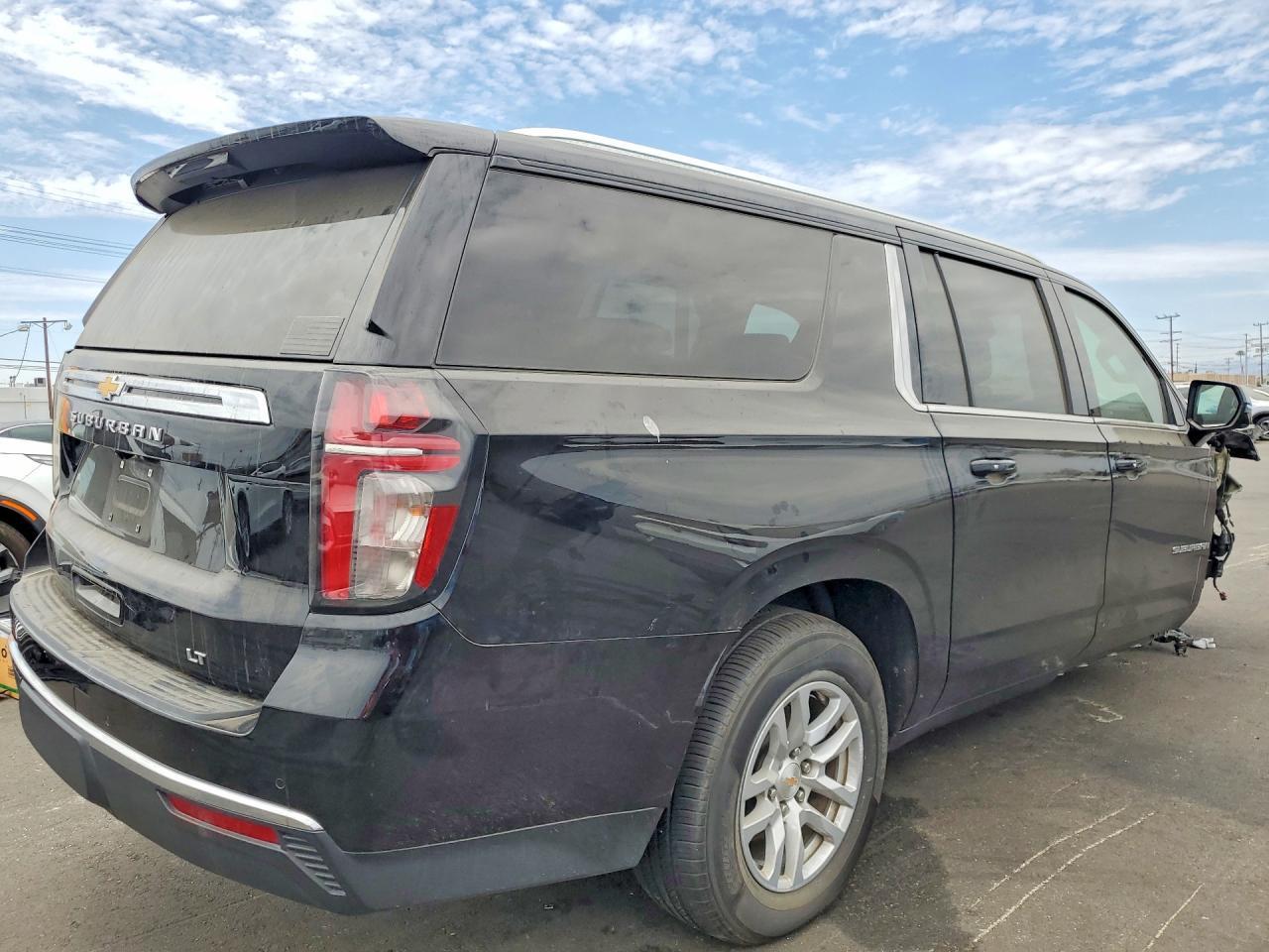 2024 Chevrolet Suburban C1500 Lt - zdjęcie 3