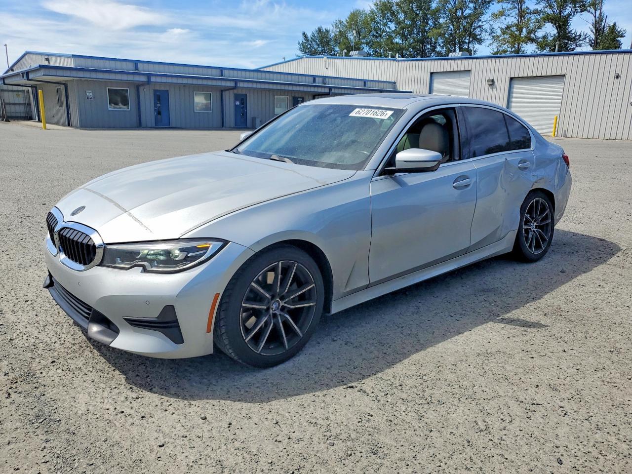 2020 BMW 330I - zdjęcie główne