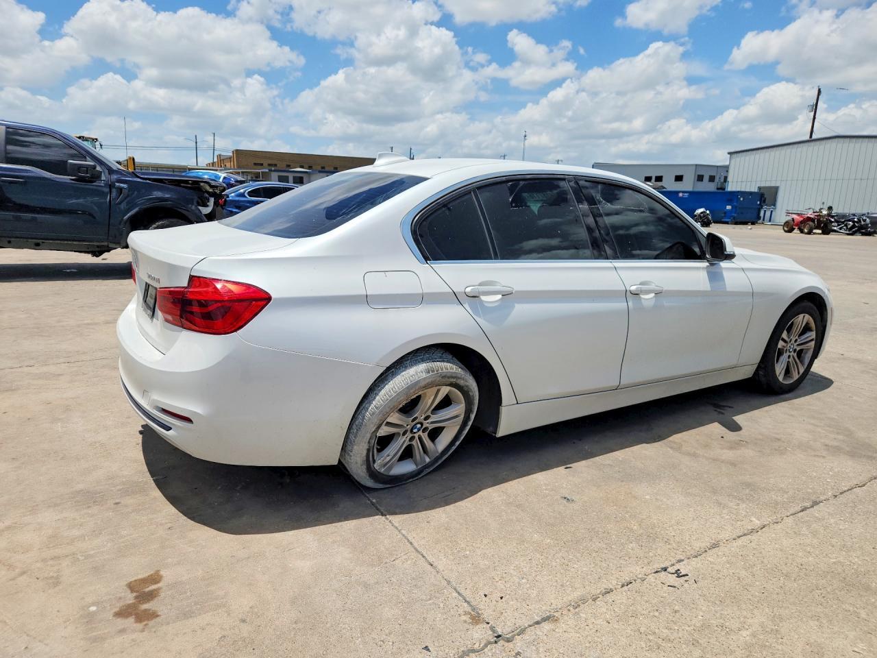 2018 BMW 330 I - zdjęcie 3