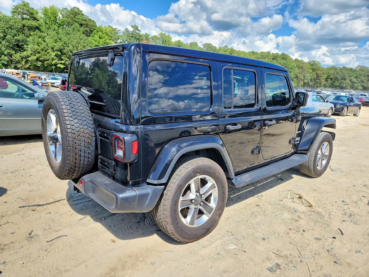 2022 Jeep Wrangler Unlimited Sahara - zdjęcie 3