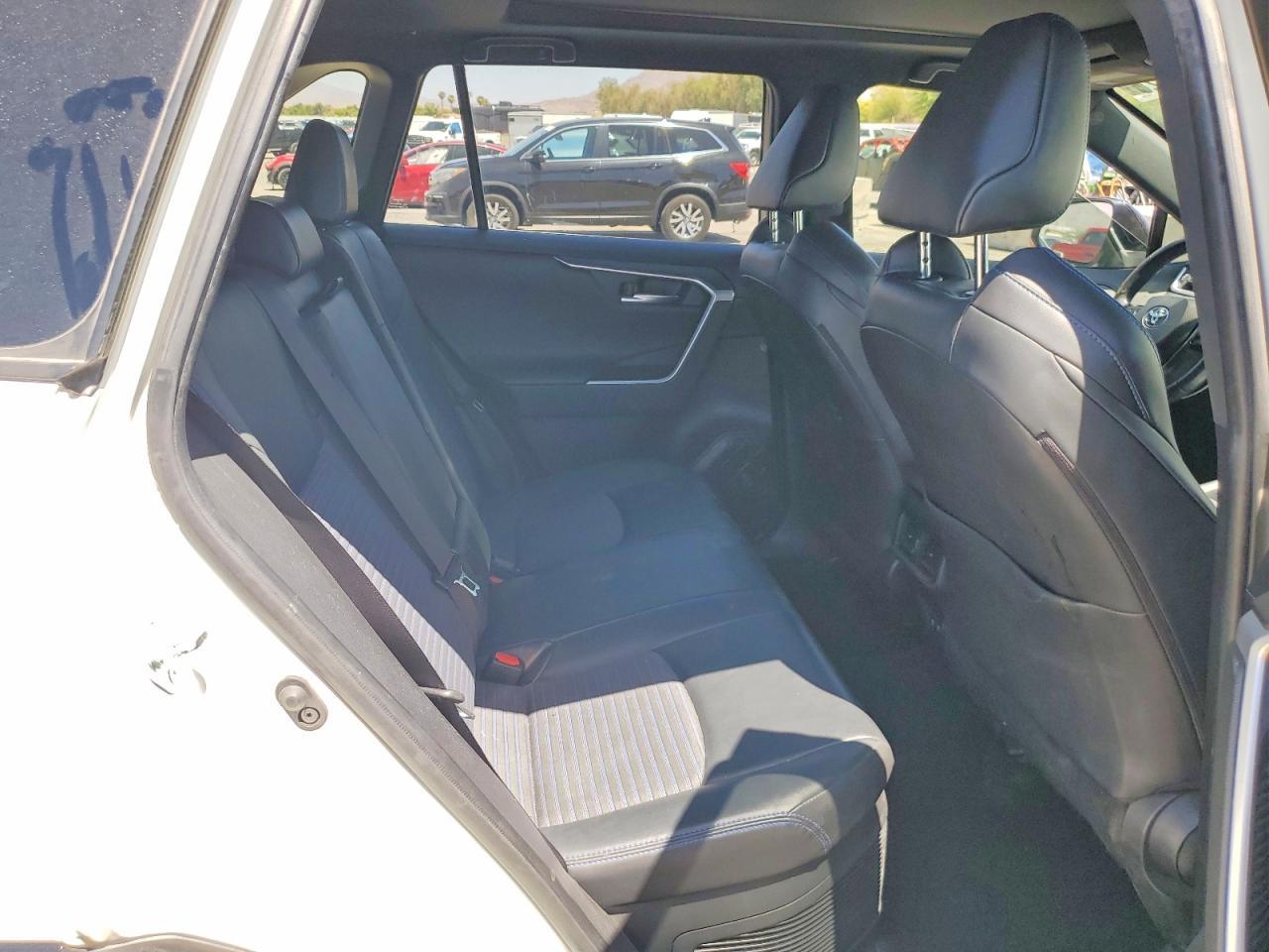 2020 Toyota Rav4 Xse - zdjęcie 11