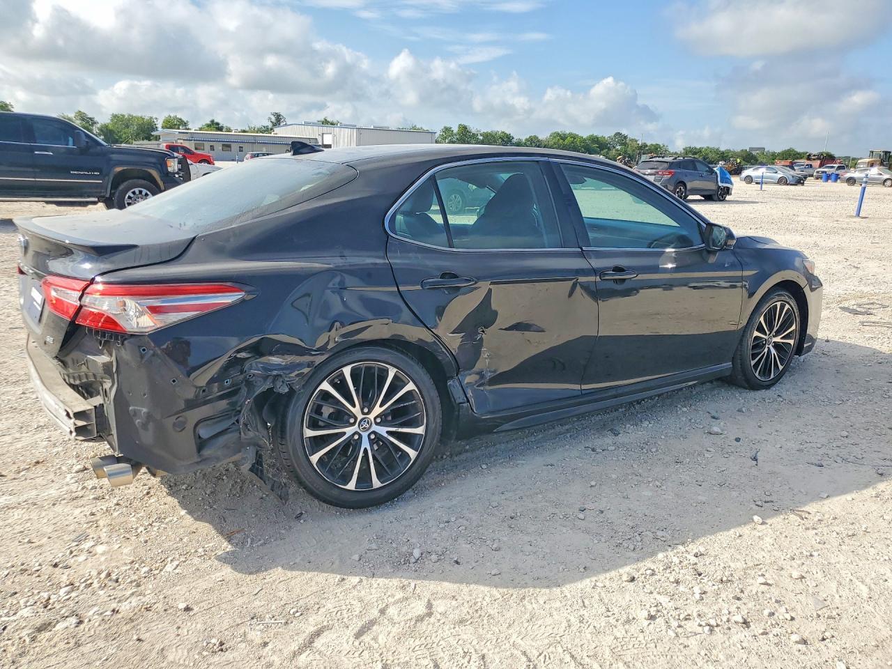 2019 Toyota Camry Se - zdjęcie 3