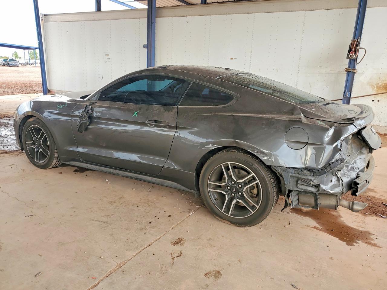 2020 Ford Mustang - zdjęcie 2