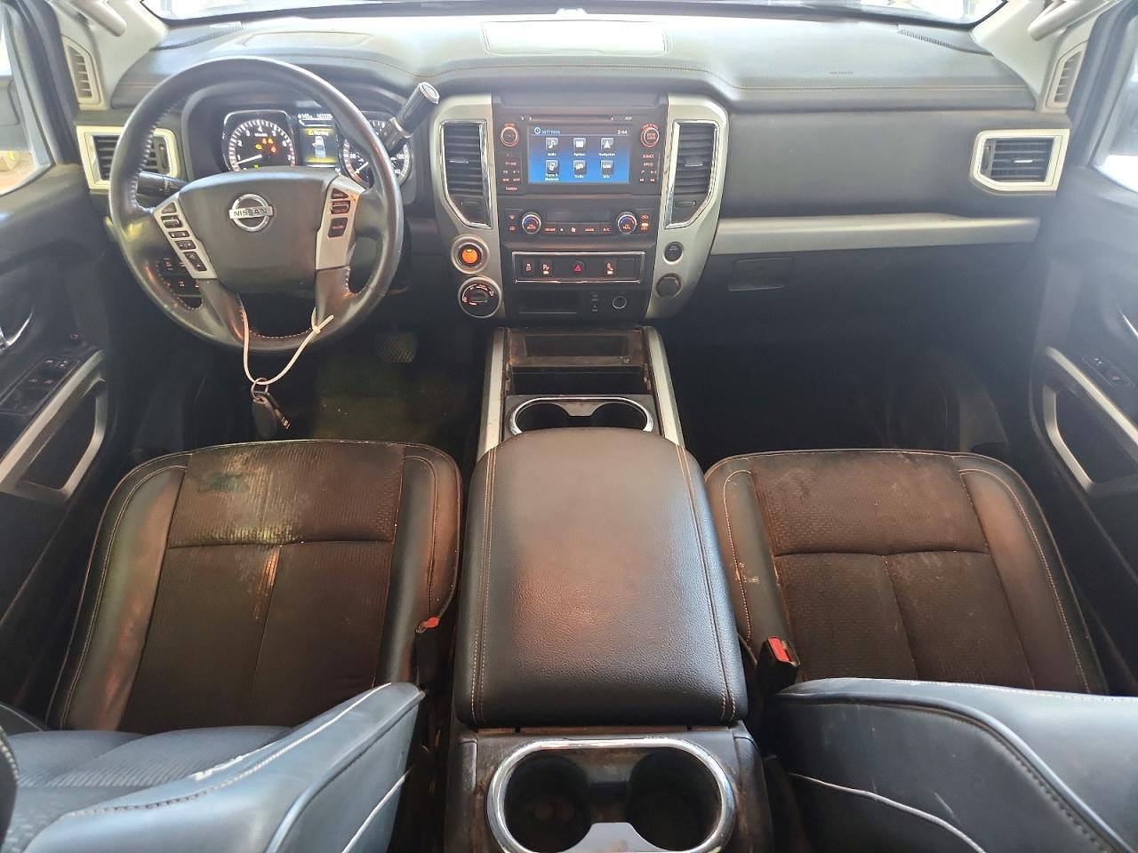 2017 Nissan Titan Pro-4X - zdjęcie 8