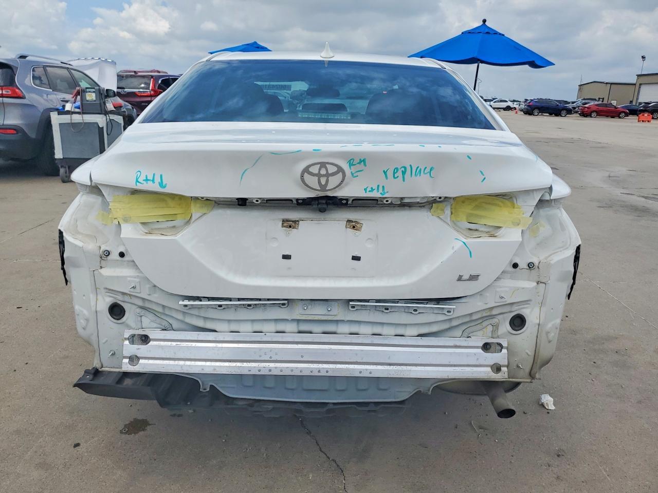 2020 Toyota Camry Le - zdjęcie 6