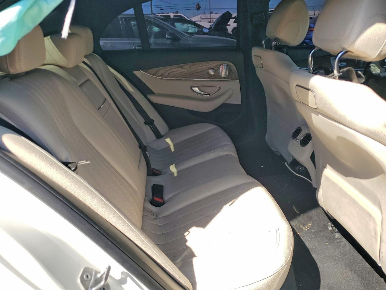 2018 Mercedes-Benz E 300 - zdjęcie 10