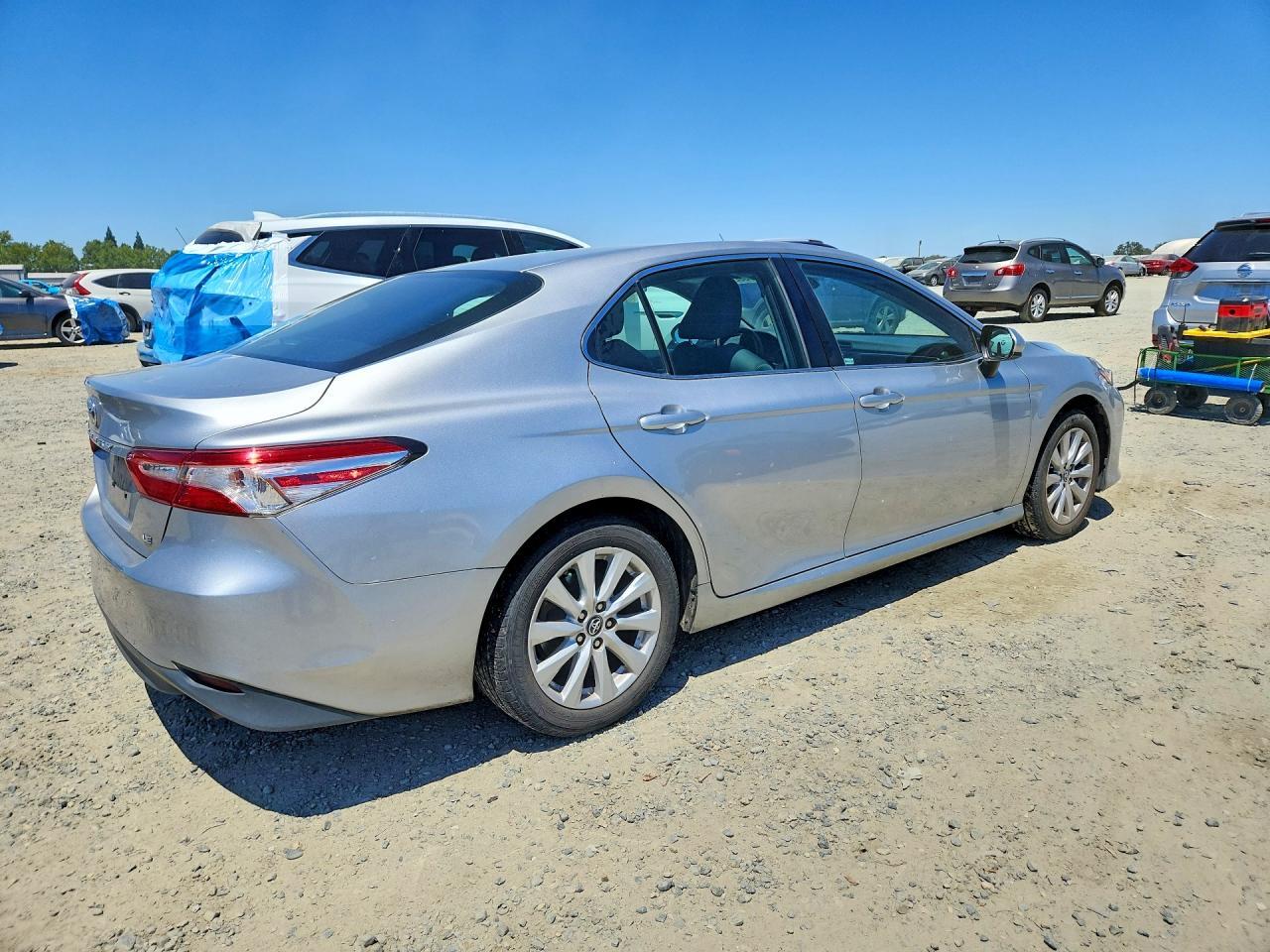 2018 Toyota Camry Le - zdjęcie 3