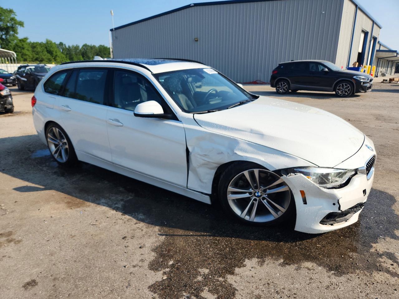 2017 BMW Seria 3 330i - zdjęcie 4