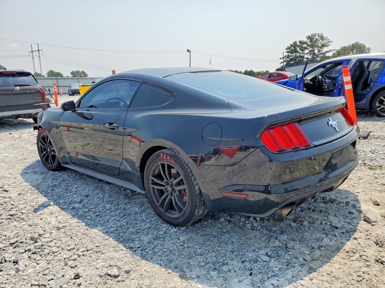 2017 Ford Mustang - zdjęcie 2