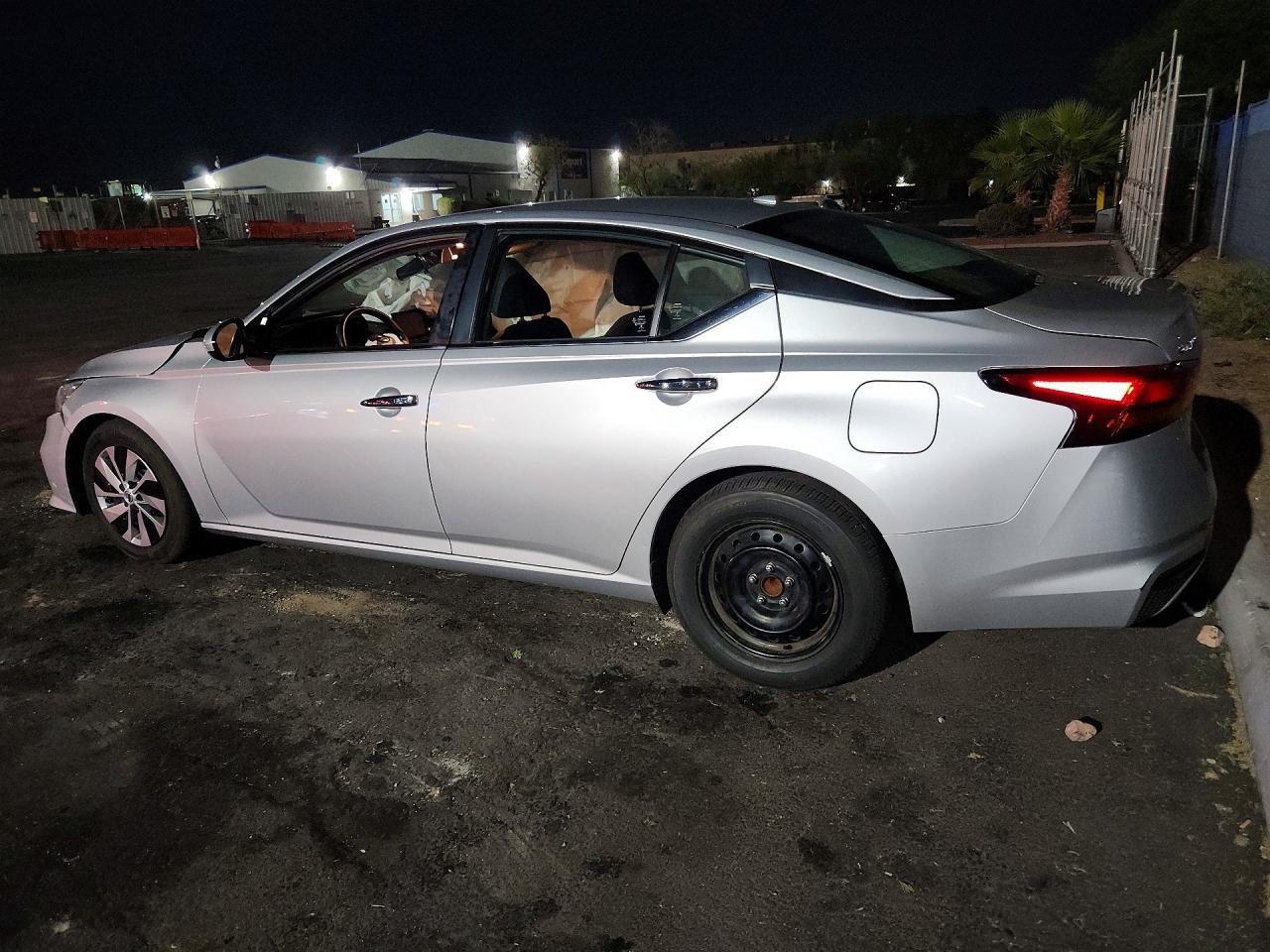 2020 Nissan Altima S - zdjęcie 2