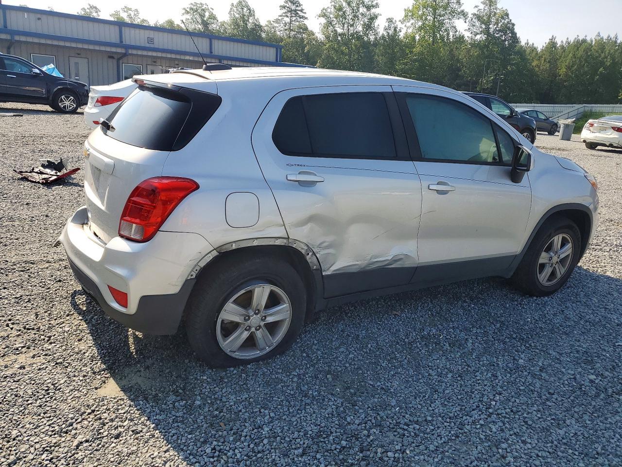 2020 Chevrolet Trax Ls - zdjęcie 3